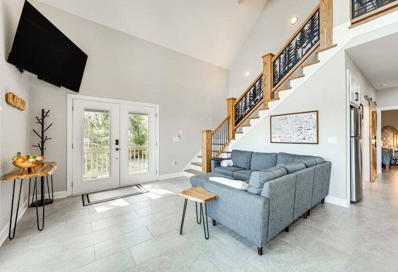 Brand New Perry House W/ Kayaks & Lake Access