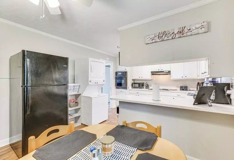 Cozy Mullins Retreat W/ Backyard & Covered Porch!