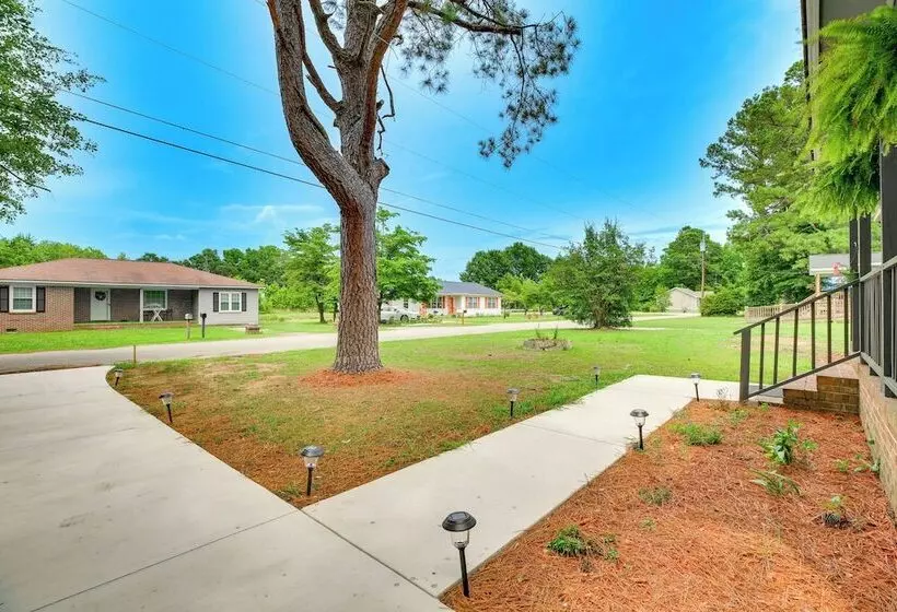 Cozy Mullins Retreat W/ Backyard & Covered Porch!