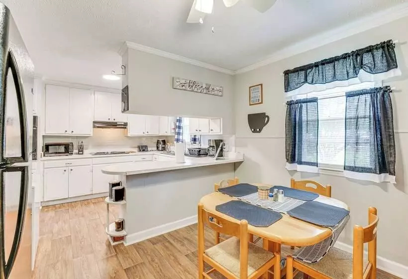 Cozy Mullins Retreat W/ Backyard & Covered Porch!