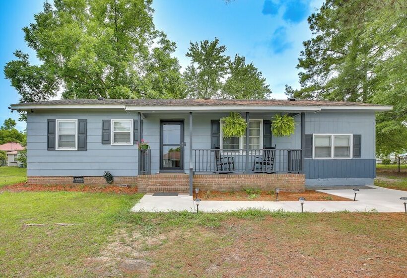 Cozy Mullins Retreat W/ Backyard & Covered Porch!