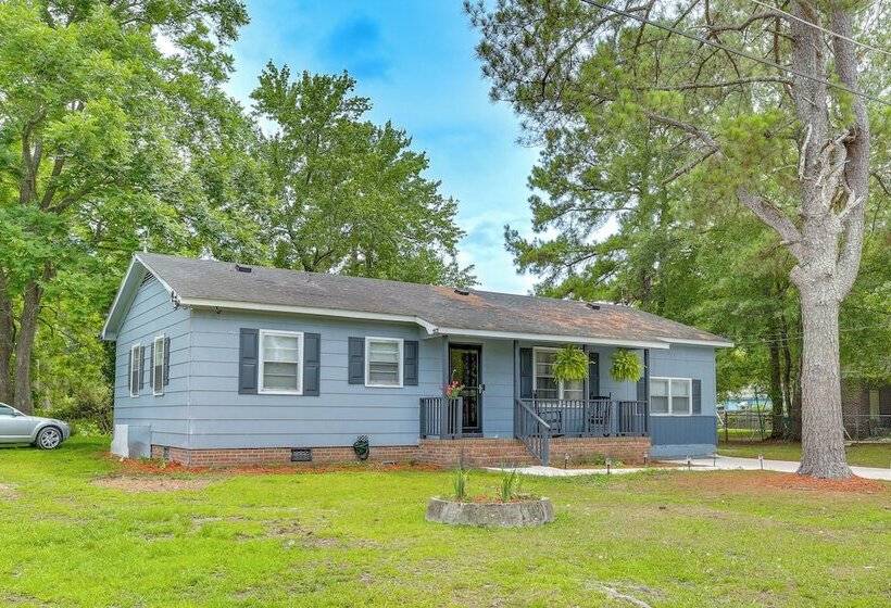 Cozy Mullins Retreat W/ Backyard & Covered Porch!