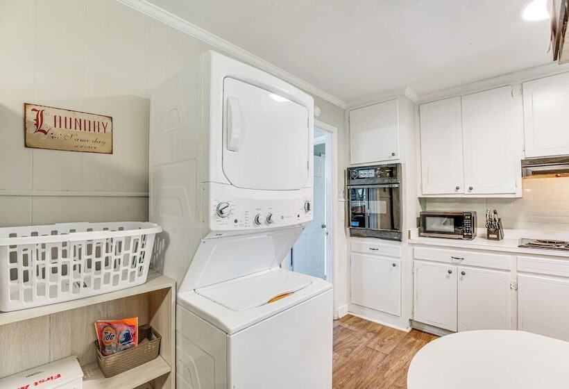 Cozy Mullins Retreat W/ Backyard & Covered Porch!