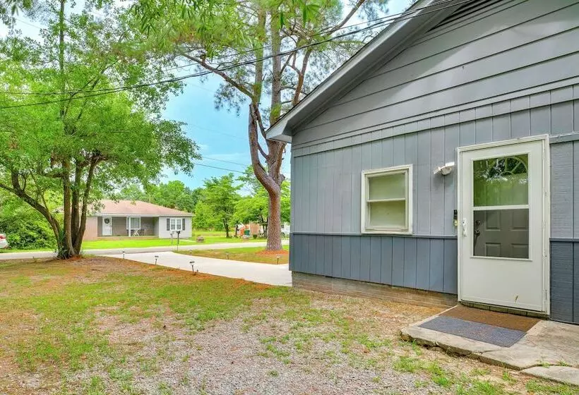 Cozy Mullins Retreat W/ Backyard & Covered Porch!