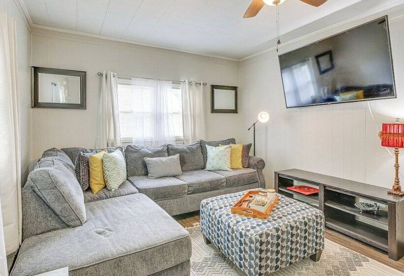 Cozy Mullins Retreat W/ Backyard & Covered Porch!