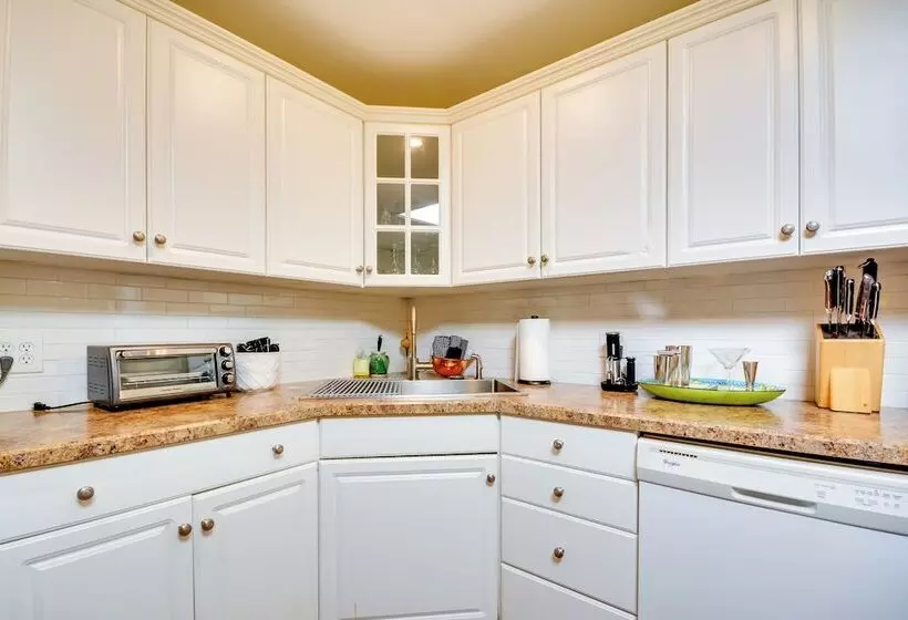 Cozy, Peaceful Cottage   Near Wake Forest!