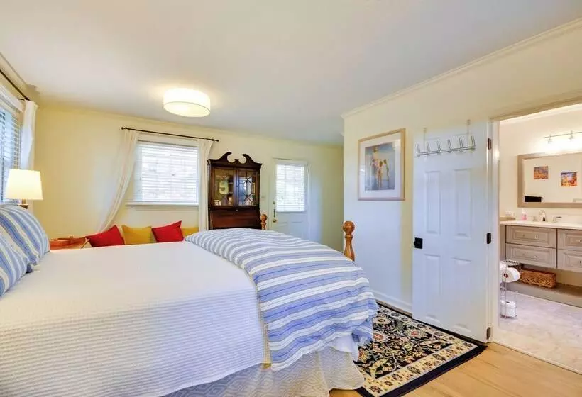 Cozy, Peaceful Cottage   Near Wake Forest!