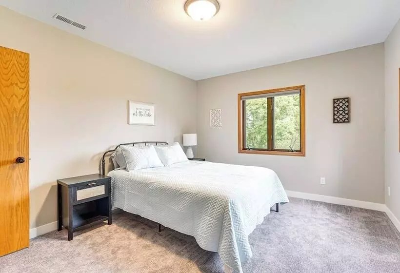 Family Friendly Lakeview Cottage W/ Deck & View