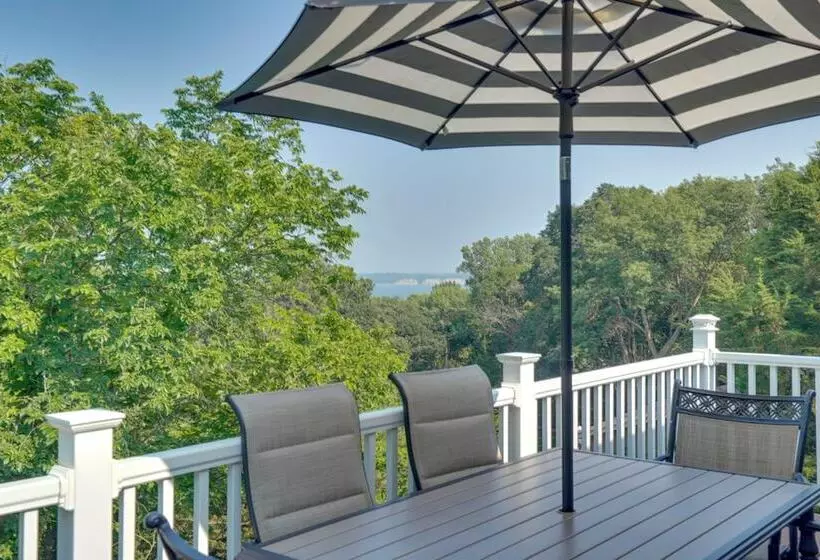 Family Friendly Lakeview Cottage W/ Deck & View