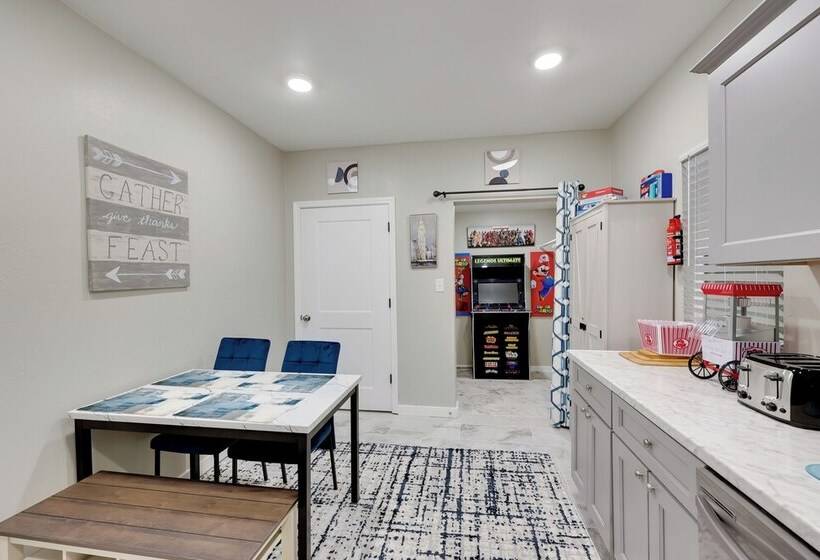 Hot Springs Home W/ Yard, Walk To Bathhouse Row!