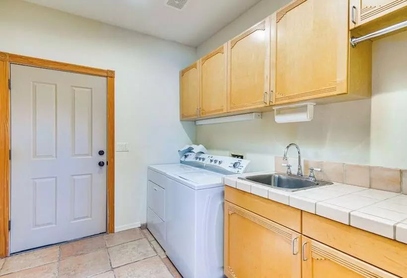 Lake Havasu City Gem: Pool & Hot Tub, Near Boating