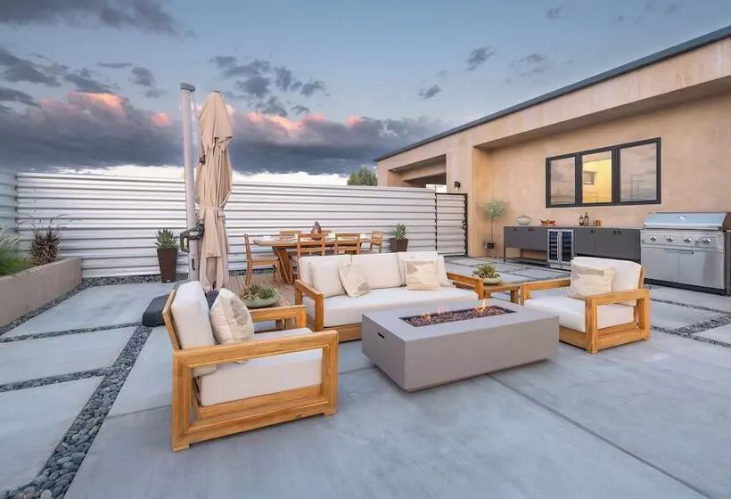 ~ 10 Mi To Joshua Tree: Luxe Yucca Valley Home