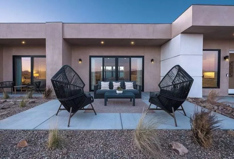 ~ 10 Mi To Joshua Tree: Luxe Yucca Valley Home