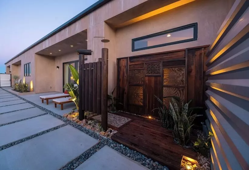 ~ 10 Mi To Joshua Tree: Luxe Yucca Valley Home