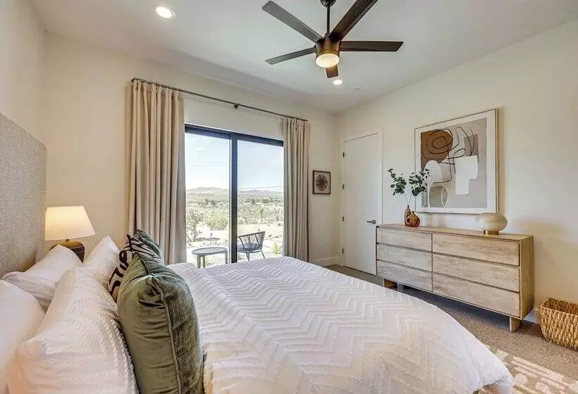 ~ 10 Mi To Joshua Tree: Luxe Yucca Valley Home