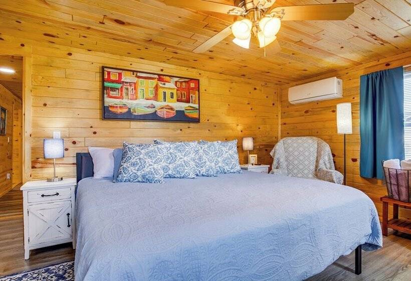 Maryland Retreat: Walk To Bay, Beach & Boat Ramp!