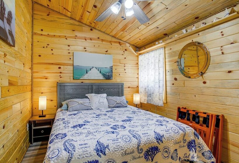 Maryland Retreat: Walk To Bay, Beach & Boat Ramp!