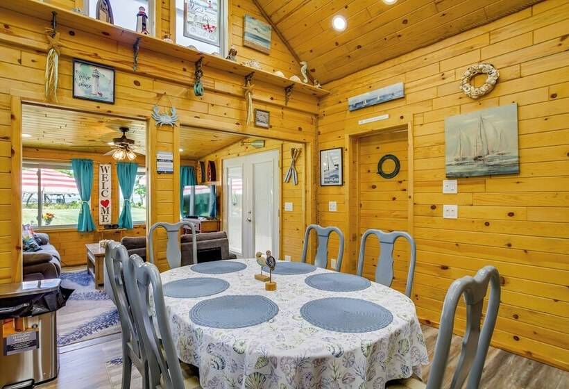 Maryland Retreat: Walk To Bay, Beach & Boat Ramp!