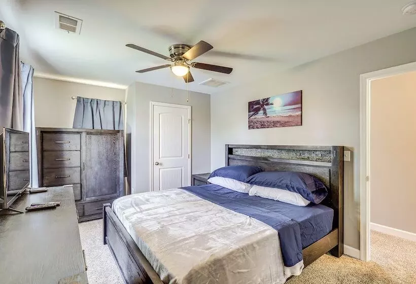 Milford Home W/ Private Pool: 12 Mi To Beaches!
