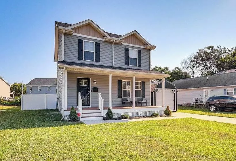 Milford Home W/ Private Pool: 12 Mi To Beaches!
