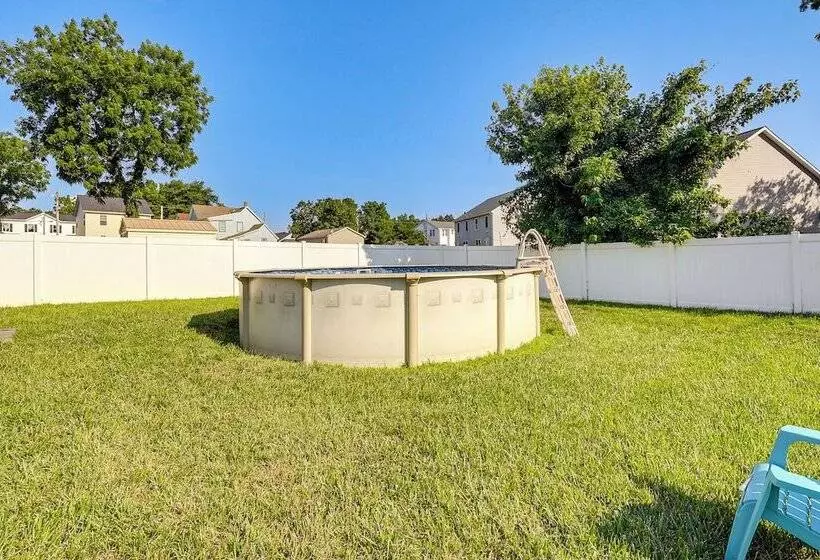 Milford Home W/ Private Pool: 12 Mi To Beaches!