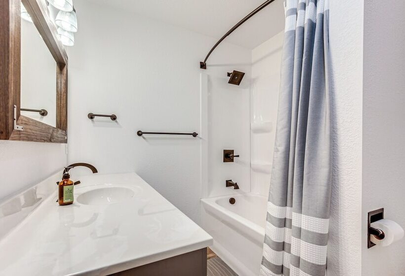 Northwood Tours Escape  W/ Boat Dock Access!