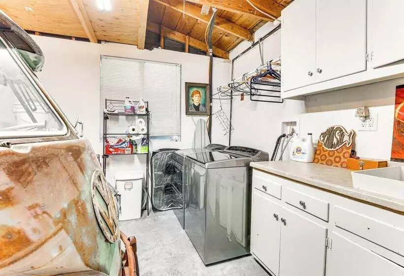 Peaceful Vista House W/ Gas Grill: 1 Mi To Dtwn!