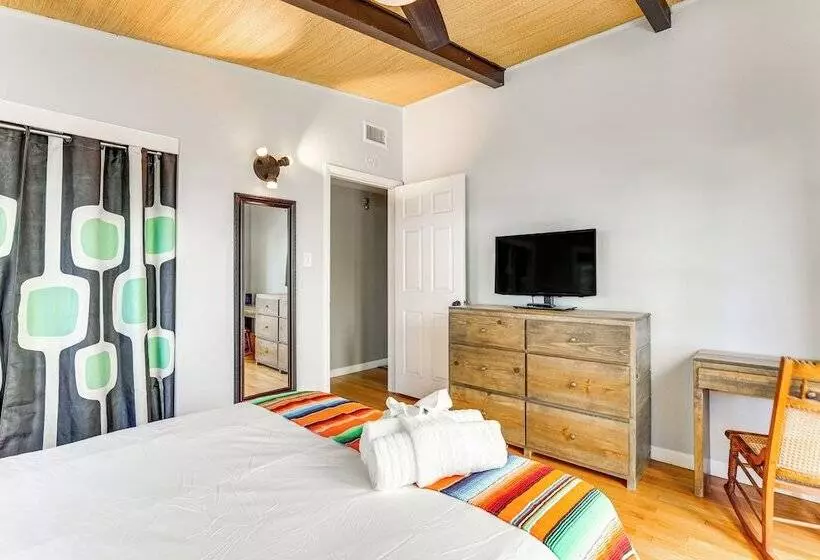 Peaceful Vista House W/ Gas Grill: 1 Mi To Dtwn!