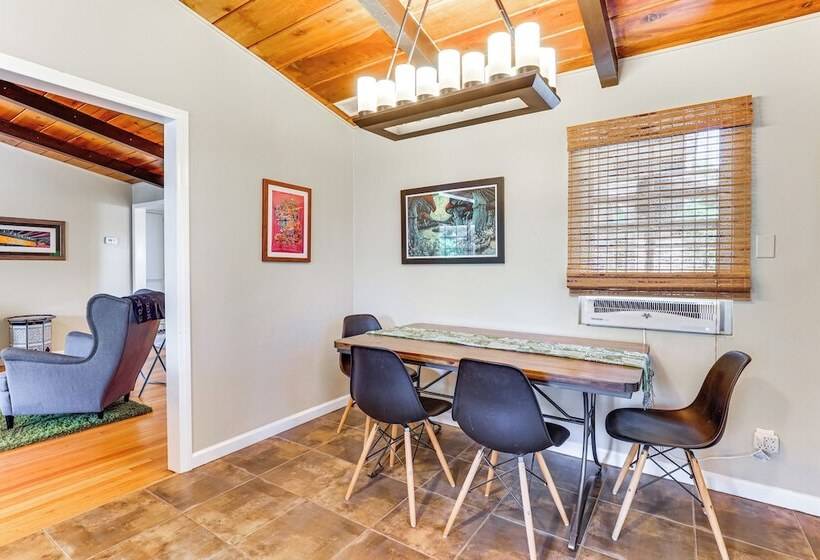 Peaceful Vista House W/ Gas Grill: 1 Mi To Dtwn!