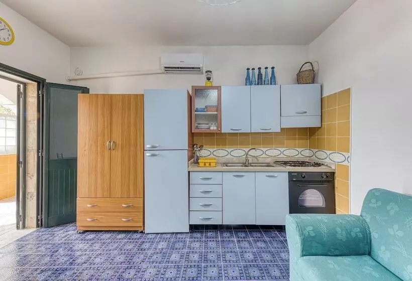 ペンション Room In Guest Room Studio Apartment Mono Glicine With Private Garden