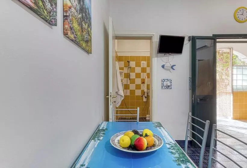 ペンション Room In Guest Room Studio Apartment Mono Glicine With Private Garden