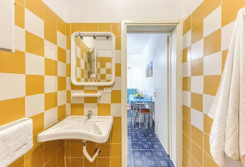 ペンション Room In Guest Room Studio Apartment Mono Glicine With Private Garden