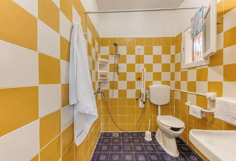 ペンション Room In Guest Room Studio Apartment Mono Glicine With Private Garden