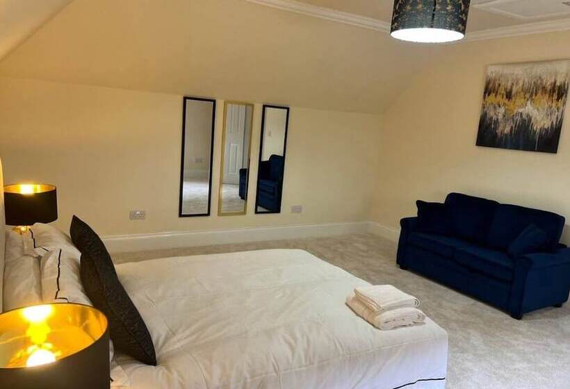 דירת נופש Glasgow Central Paradise   Spacious 3  Bed House