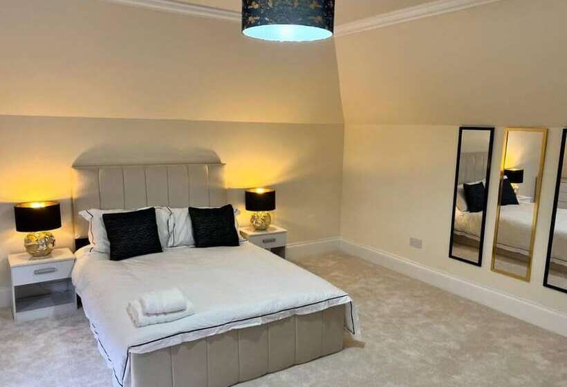 דירת נופש Glasgow Central Paradise   Spacious 3  Bed House