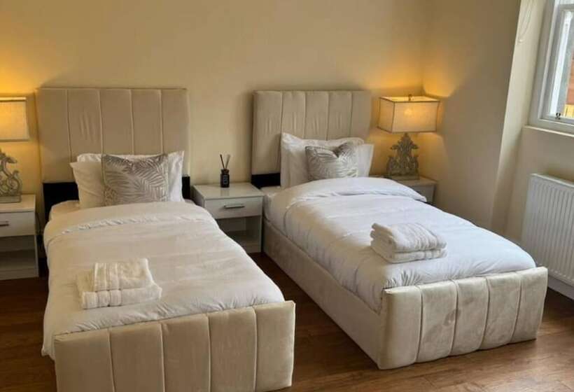 דירת נופש Glasgow Central Paradise   Spacious 3  Bed House