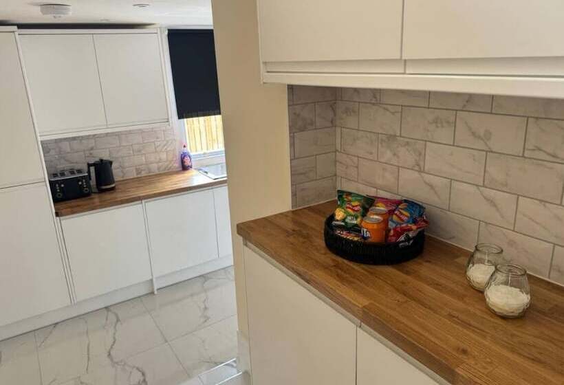 דירת נופש Glasgow Central Paradise   Spacious 3  Bed House