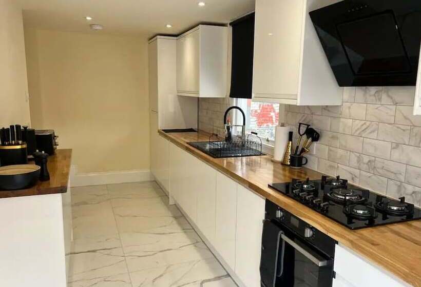 דירת נופש Glasgow Central Paradise   Spacious 3  Bed House