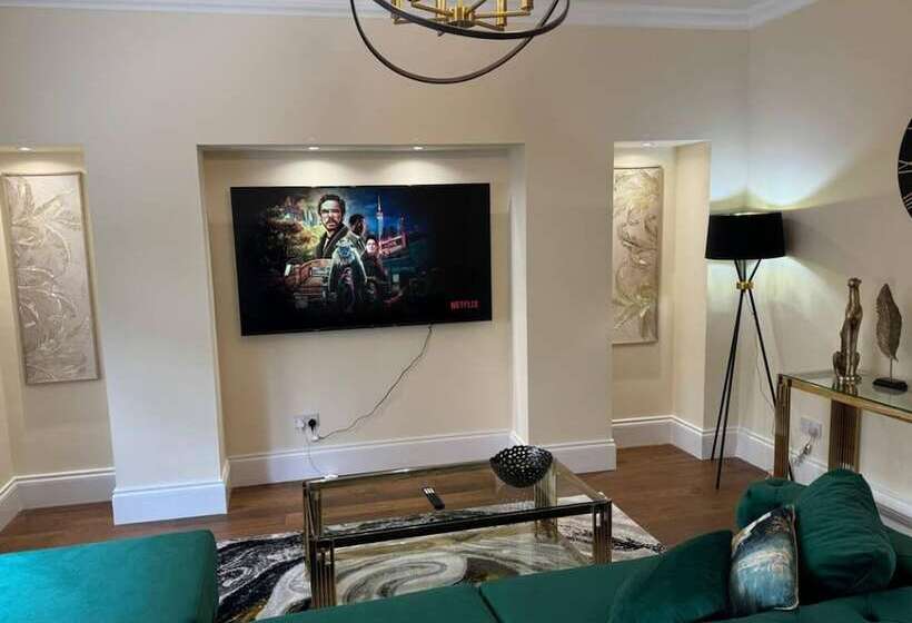 דירת נופש Glasgow Central Paradise   Spacious 3  Bed House