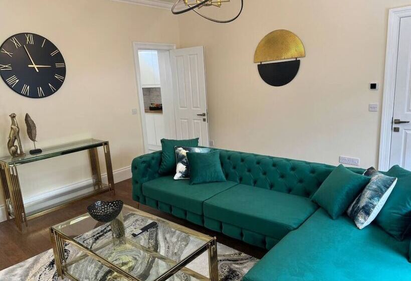 דירת נופש Glasgow Central Paradise   Spacious 3  Bed House