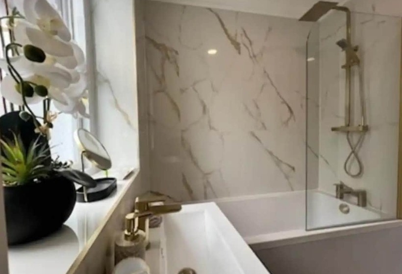 דירת נופש Glasgow Central Paradise   Spacious 3  Bed House