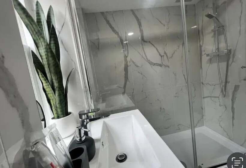 דירת נופש Glasgow Central Paradise   Spacious 3  Bed House