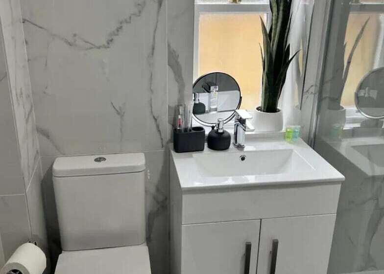 דירת נופש Glasgow Central Paradise   Spacious 3  Bed House