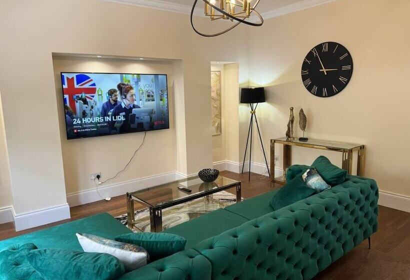 דירת נופש Glasgow Central Paradise   Spacious 3  Bed House