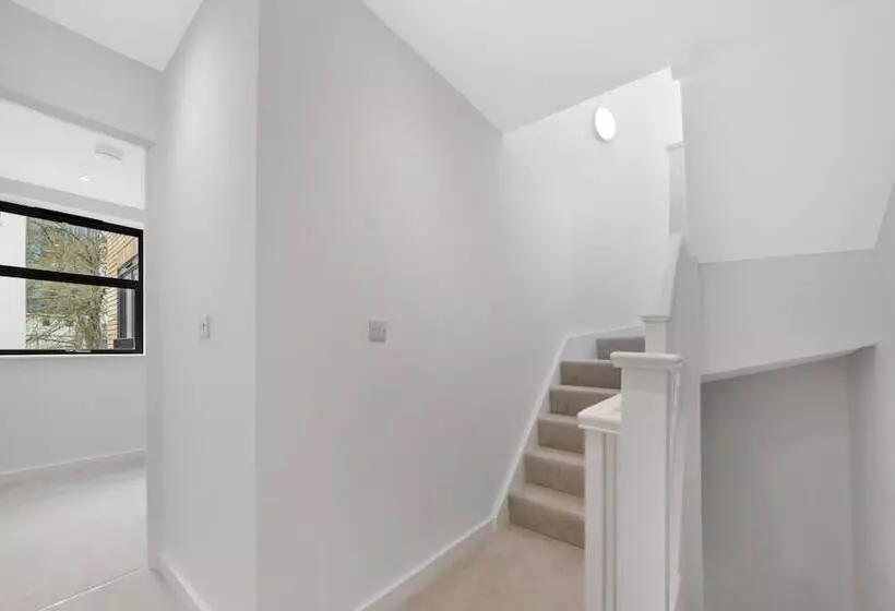 Residenssi Guest Ready   Oak Crescent City House, London, E14