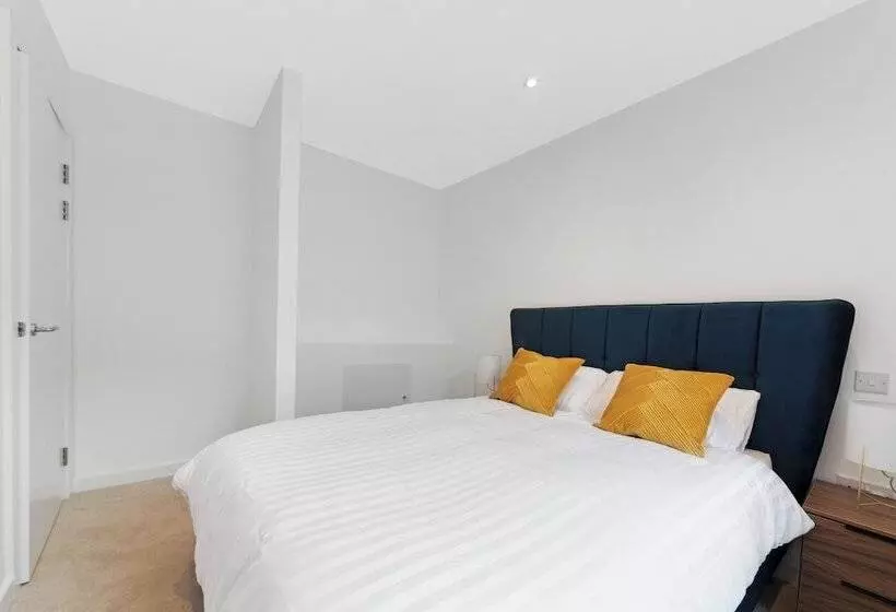 Residenssi Guest Ready   Oak Crescent City House, London, E14
