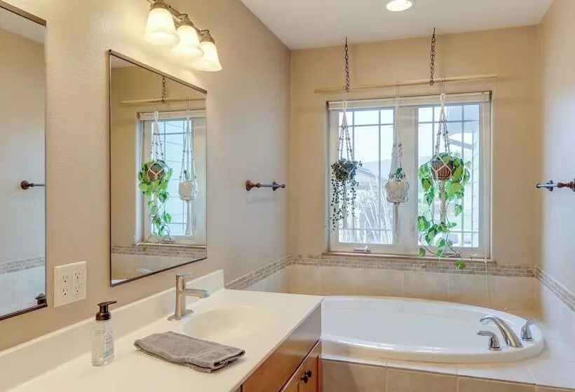 Roomy Piedmont Home W/ Yard < 14 Mi To Sturgis!