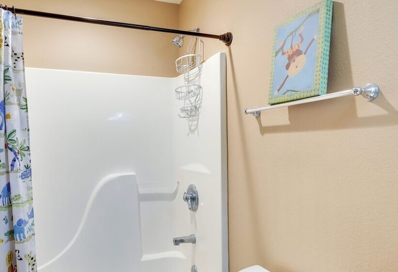 Roomy Piedmont Home W/ Yard < 14 Mi To Sturgis!