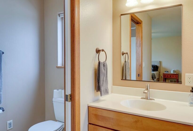 Roomy Piedmont Home W/ Yard < 14 Mi To Sturgis!