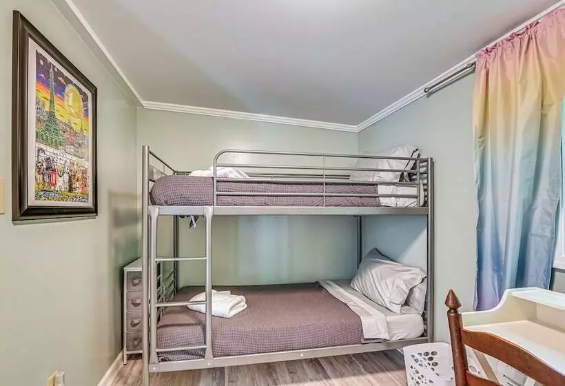 Smith Mountain Lake Cottage W/ Dock + Fire Pit!